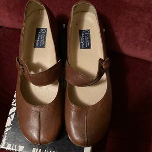 Women's Shoes, Brand: Peerage, Color: Light Brown, Size 10 1/2 WW
